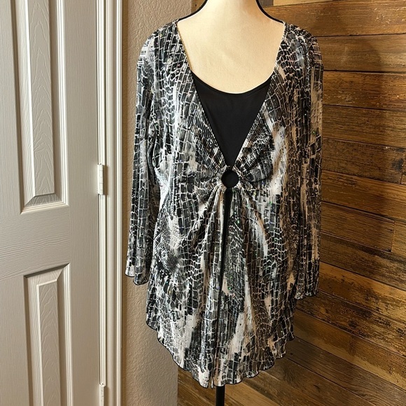 Brittany Black Tops - Layered lite blouse black & white